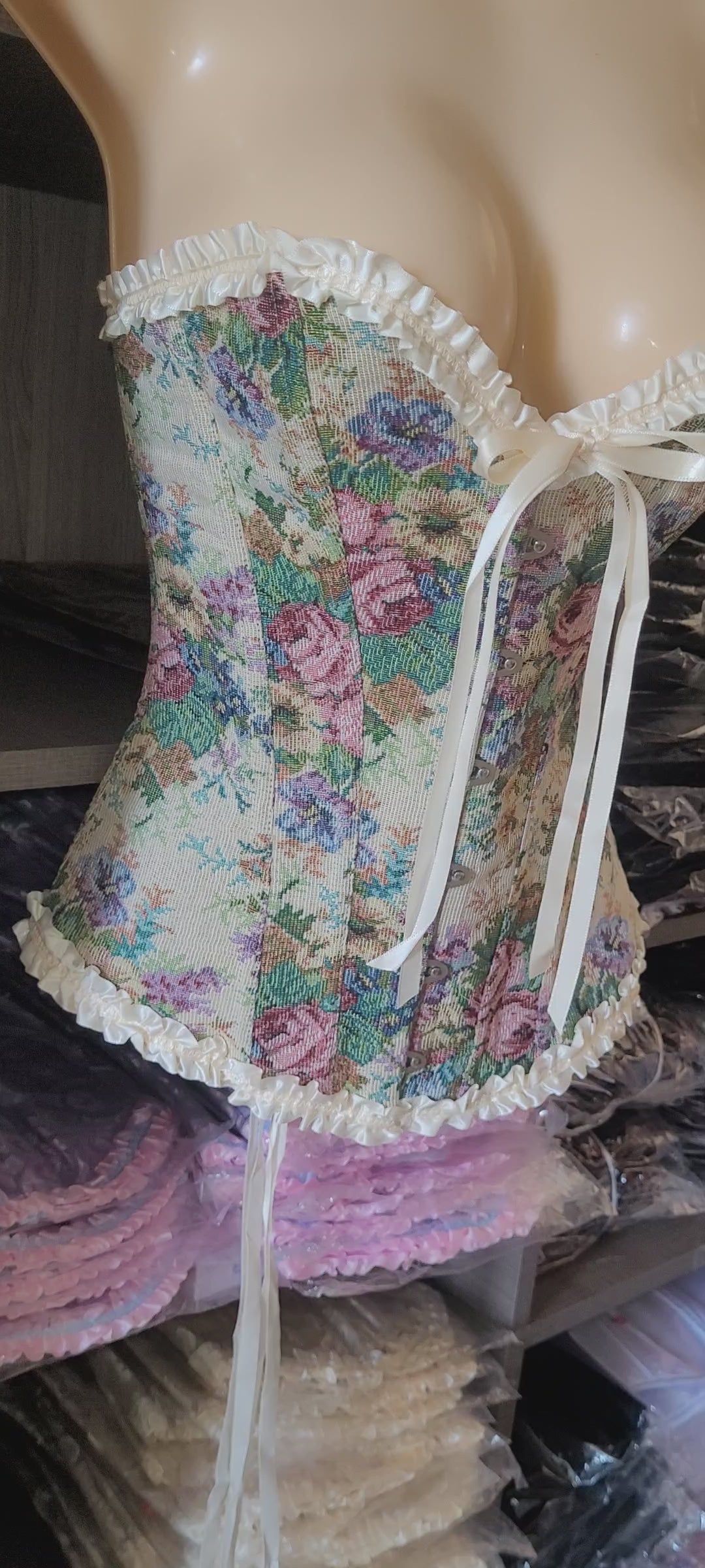Corset Victoriano Beige Floreado – Elegancia Floral Vintage