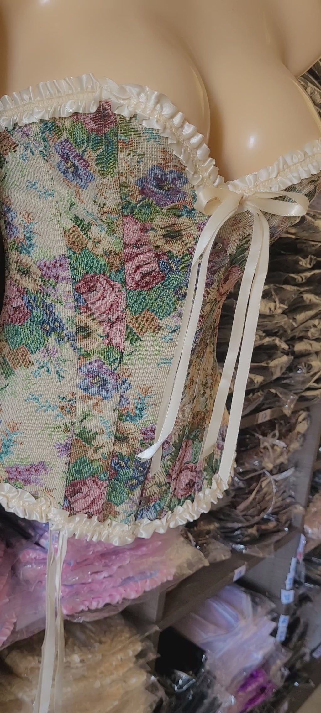 Corset Victoriano Beige Floreado – Elegancia Floral Vintage